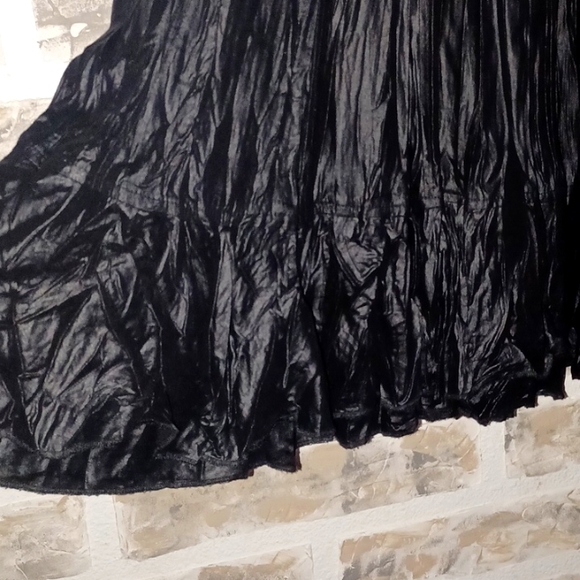 💋Joseph Ribkoff Crinkle faux leather Black skirt - Picture 3 of 11